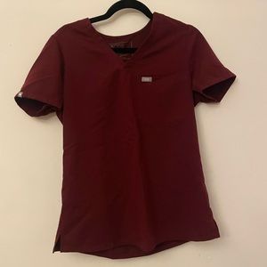 FIGS Catarina one pocket scrub top size S burgundy